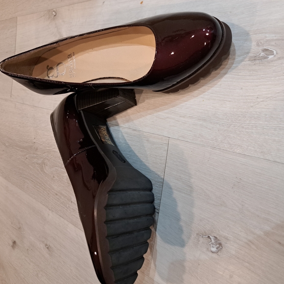 Red Glossy Flats with Rounded Toe - Picture 5 of 6